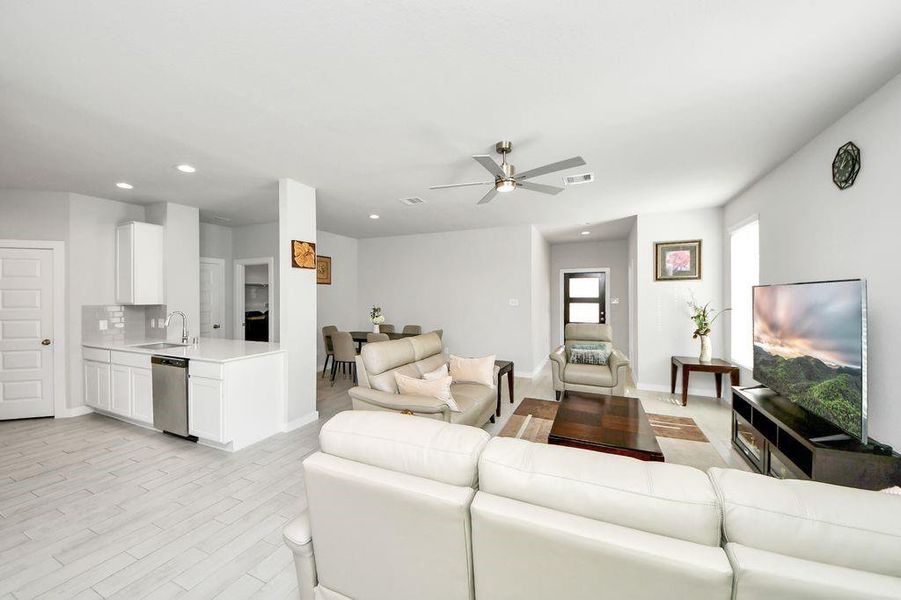 Furnished interior view inside a new home in Winfield Lakes, Fresno (Image 11).