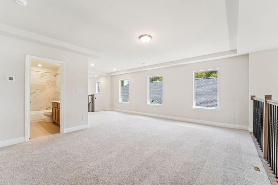 Spacious, unfurnished interior of a new home in Evergreen 40', Conroe (Image 15).