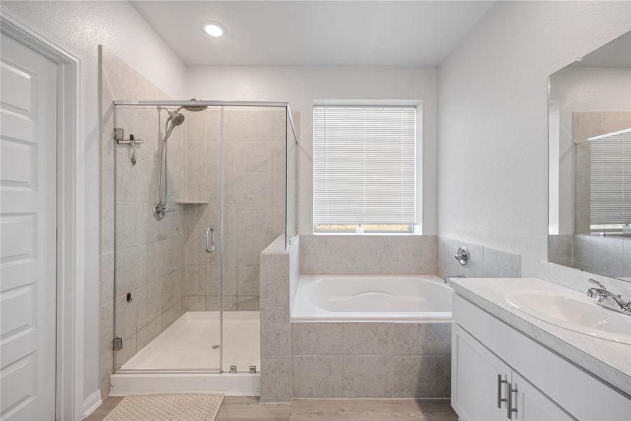 Furnished interior view inside a new home in , Texas City (Image 10).