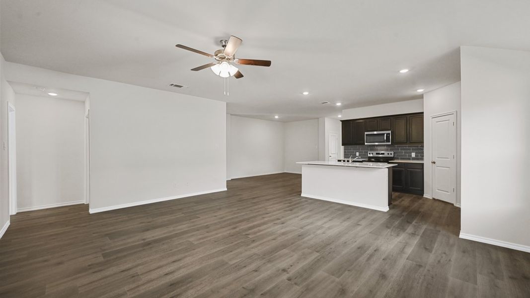 Spacious, unfurnished interior of a new home in Wildwood, Royse City (Image 30).