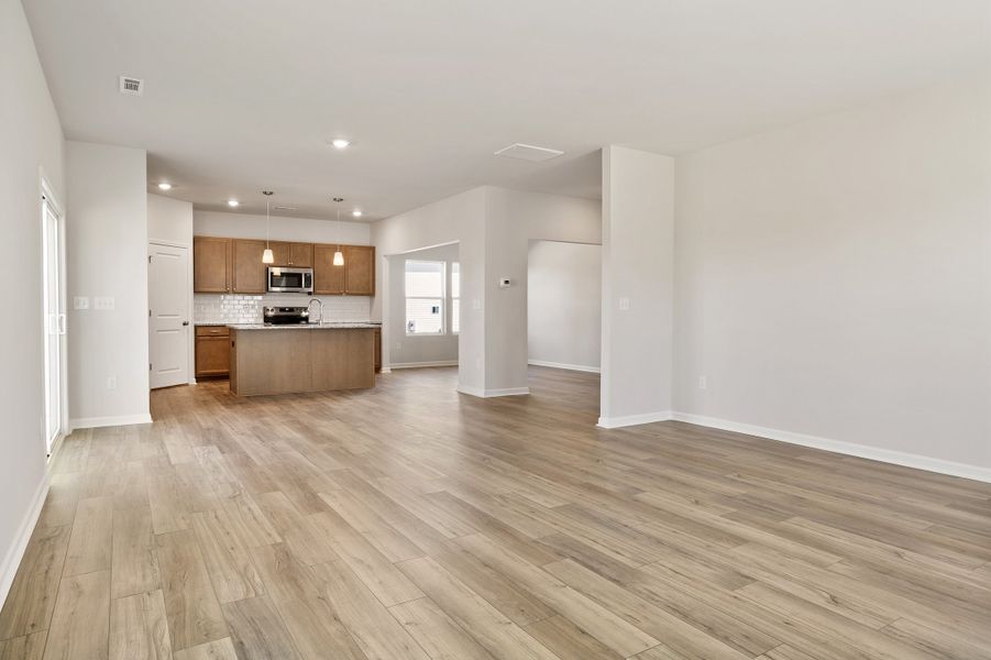 Spacious, unfurnished interior of a new home in Cambridge Reserve, Angier (Image 23).
