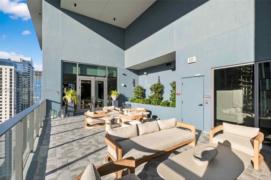 Exterior details and patio area of a home in , Miami (Image 22).