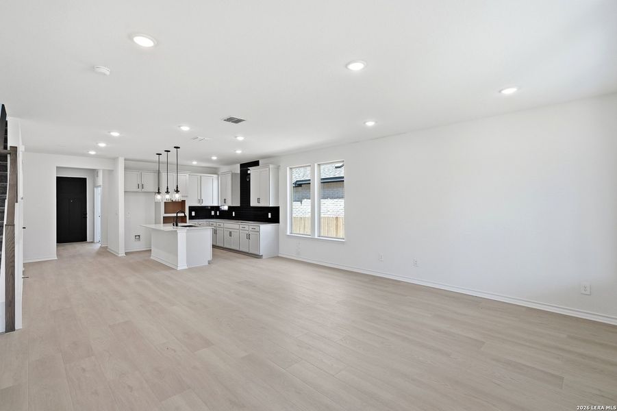 Spacious, unfurnished interior of a new home in Davis Ranch, San Antonio (Image 20).
