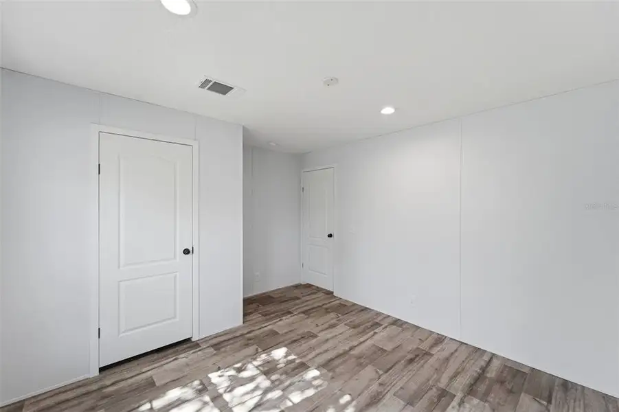 Spacious, unfurnished interior of a new home in , Deland (Image 15).