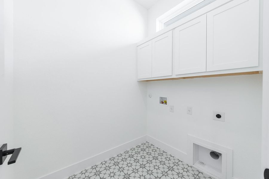 Spacious, unfurnished interior of a new home in Rough Hollow The District, Lakeway (Image 16). Spacious, unfurnished interior of a new home in Rough Hollow The District, Lakeway (Image 16).