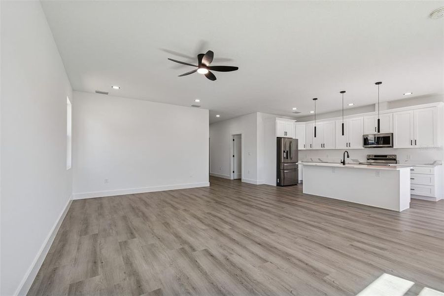 Spacious, unfurnished interior of a new home in , Pinellas Park (Image 31).