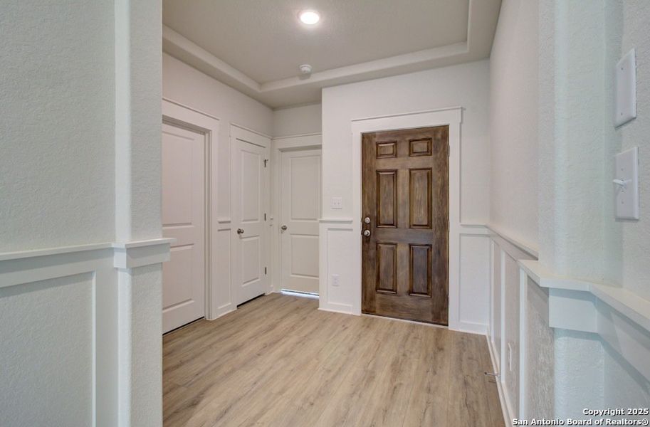 Spacious, unfurnished interior of a new home in Cloud Country, New Braunfels (Image 22).
