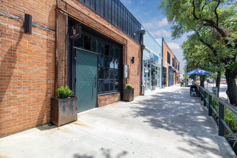 A lively stretch in Houston’s East End filled with boutique shops, creative studios, and local dining favorites. The walkable corridor reflects the area’s industrial heritage blended with a modern urban vibe, making it a go-to destination for food, art, and nightlife.
