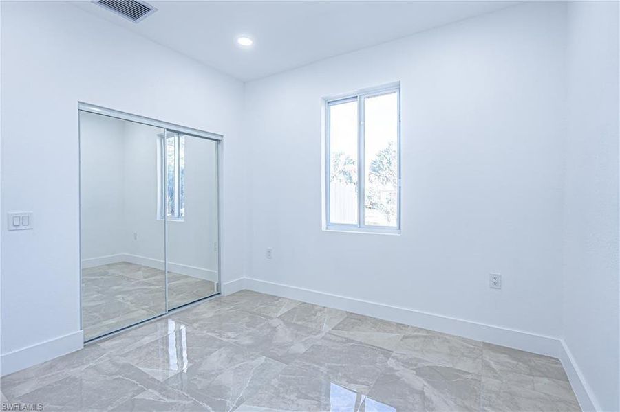 Spacious, unfurnished interior of a new home in , Clewiston (Image 9).