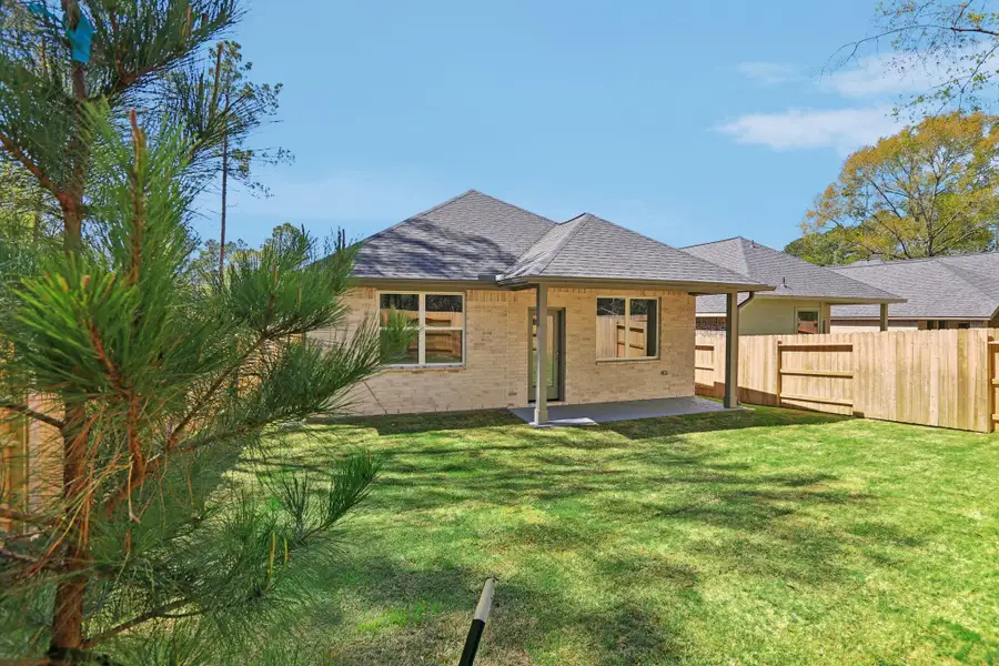 Exterior details and patio area of a home in Woodhavyn 40', Magnolia (Image 3).