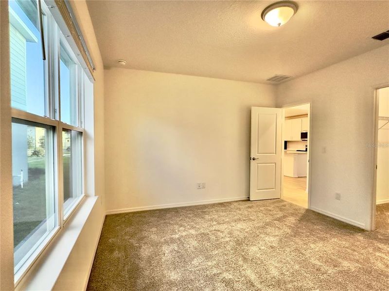 Spacious, unfurnished interior of a new home in Parkside Trails, Clermont (Image 29).