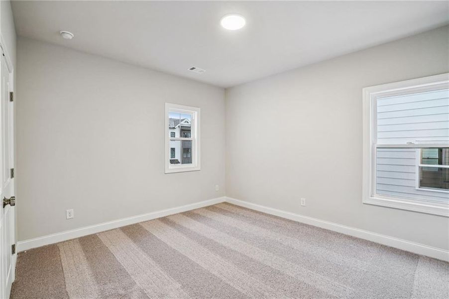 Spacious, unfurnished interior of a new home in Aberdeen, Hoschton (Image 28).