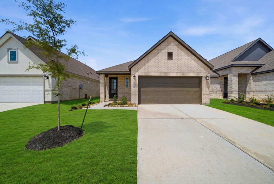 Front exterior of a new home in Binford Creek, Waller, TX, highlighting curb appeal (Image 1). Front exterior of a new home in Binford Creek, Waller, TX, highlighting curb appeal (Image 1).