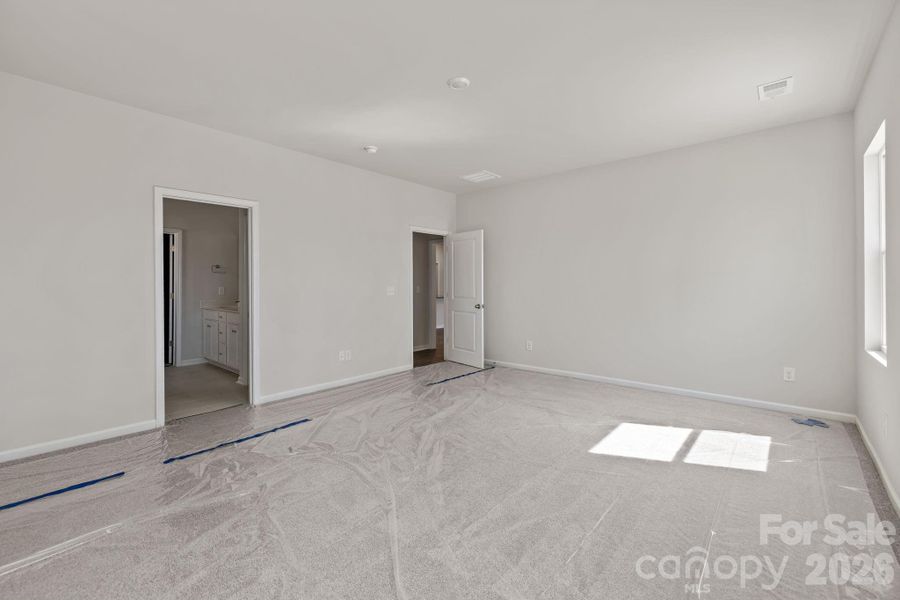 Spacious, unfurnished interior of a new home in McFarland Estates, York (Image 23).