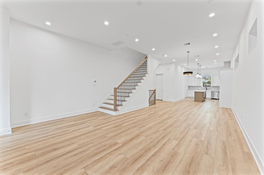 Spacious, unfurnished interior of a new home in , Houston (Image 33).