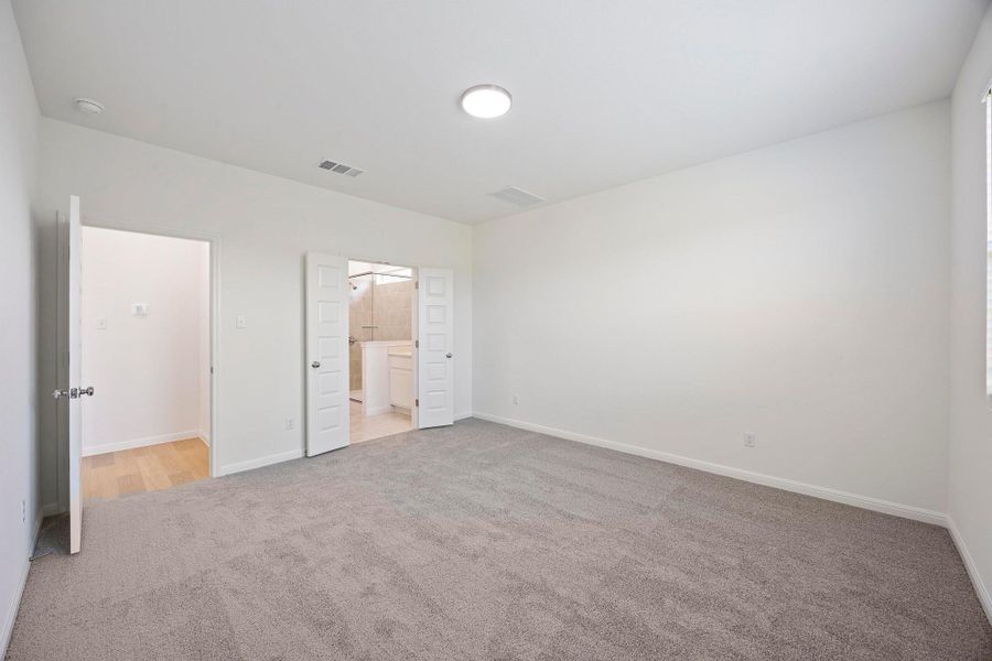 Spacious, unfurnished interior of a new home in Trinity Ranch, Elgin (Image 27).