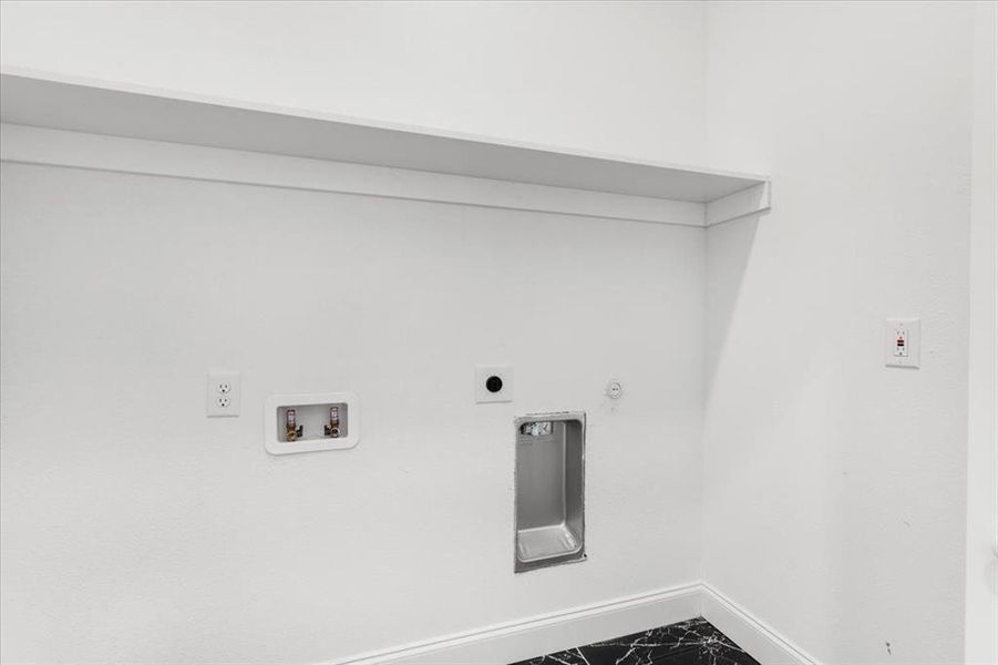 Spacious, unfurnished interior of a new home in , Sherman (Image 22).