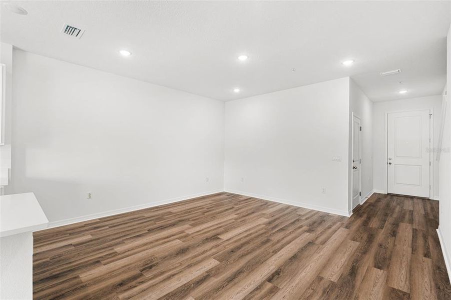 Spacious, unfurnished interior of a new home in Shenandoah Reserve, Orlando (Image 29).