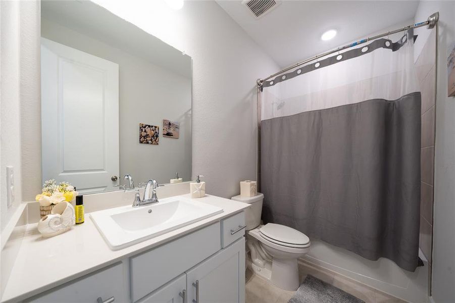 Furnished interior view inside a new home in , Little Elm (Image 15).