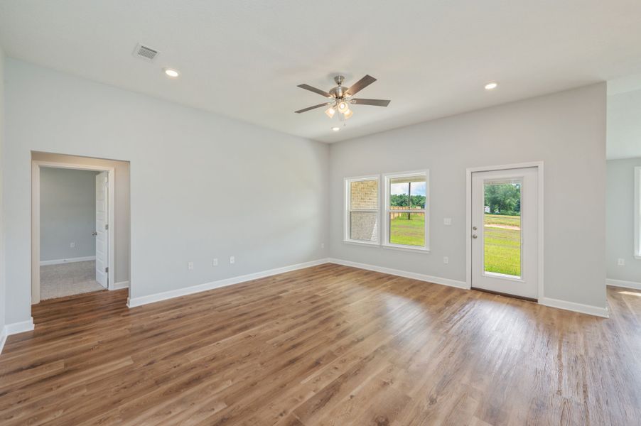 Spacious, unfurnished interior of a new home in , Crestview (Image 13).