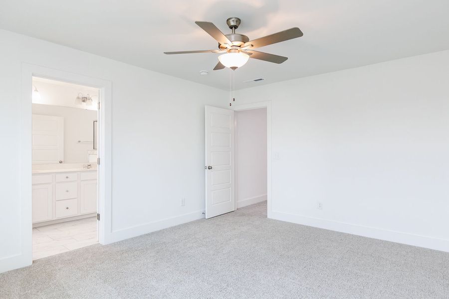 Spacious, unfurnished interior of a new home in Vaughan Farms, Angier (Image 21).