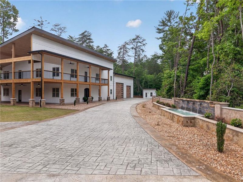 Image 88 of a home in .