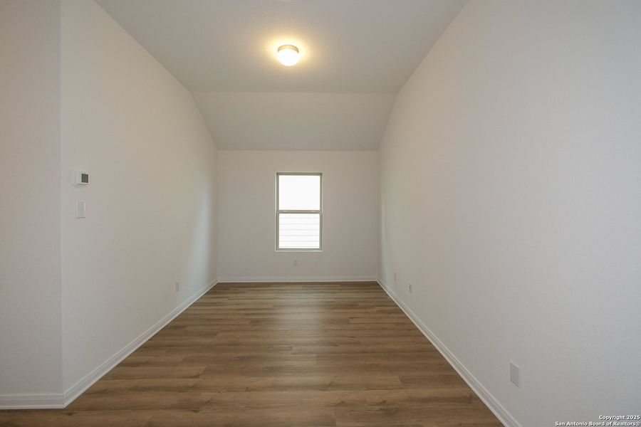 Spacious, unfurnished interior of a new home in Agave, San Antonio (Image 10).