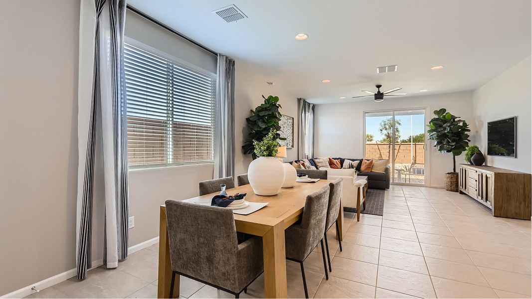 3059 Pacifica Dining 1of2 F1