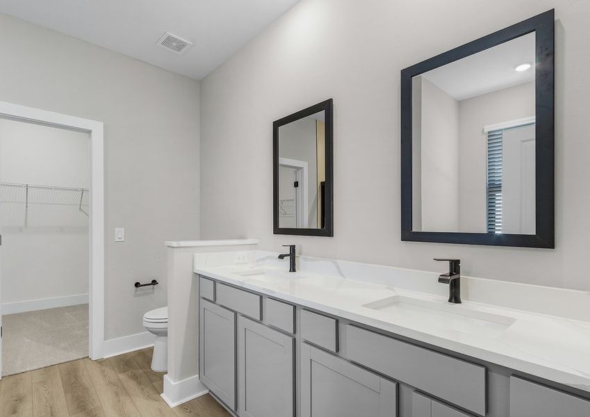 Get ready for your day in this incredible master retreat Get ready for your day in this incredible master retreat