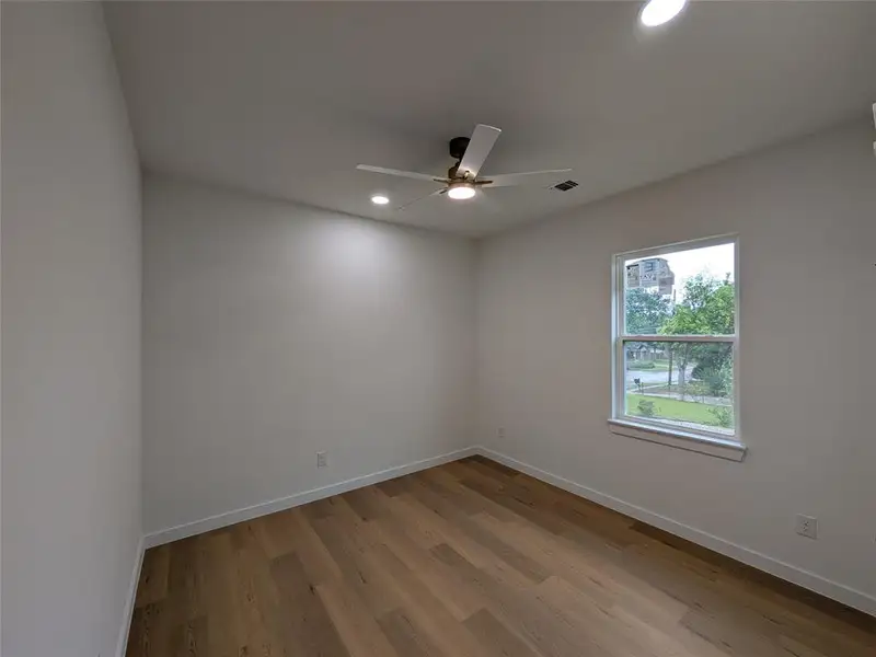 Spacious, unfurnished interior of a new home in , Dallas (Image 30).