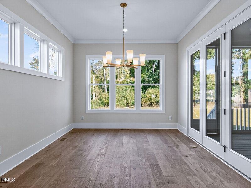 011-1280x960-dining-room