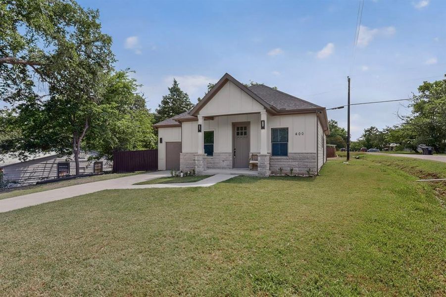Front exterior of a new home in , West Tawakoni, TX, highlighting curb appeal (Image 2). Front exterior of a new home in , West Tawakoni, TX, highlighting curb appeal (Image 2).