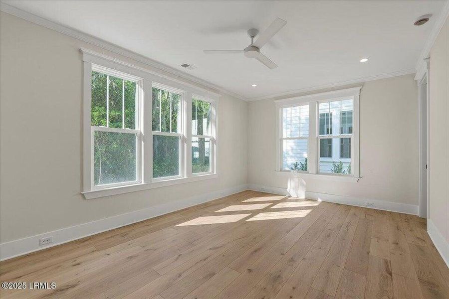 Spacious, unfurnished interior of a new home in , Beaufort (Image 19).