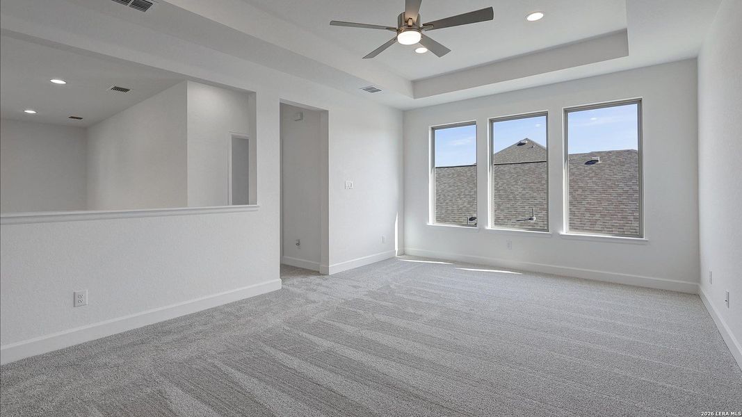 Spacious, unfurnished interior of a new home in Alsatian Oaks, Castroville (Image 19).