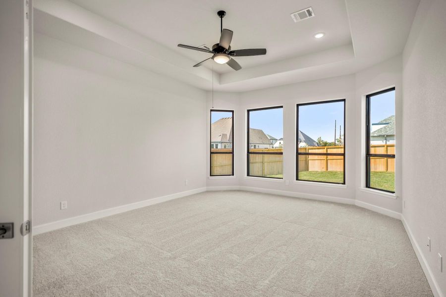 Spacious, unfurnished interior of a new home in Sienna 70′ Lots, Missouri City (Image 34).