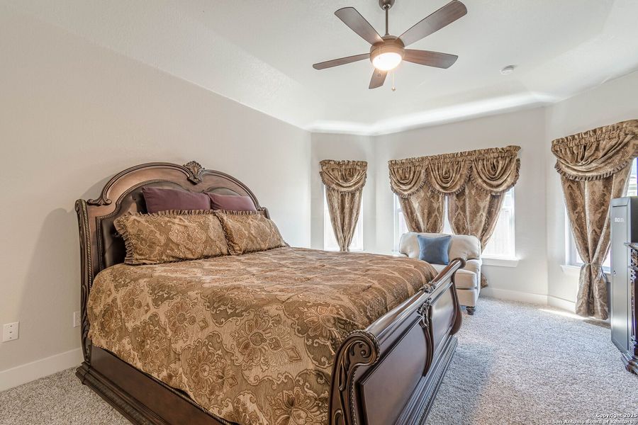 Furnished interior view inside a new home in Hiddenbrooke, Seguin (Image 24).