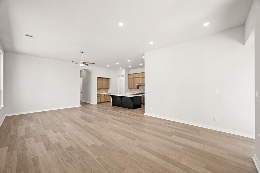 Spacious, unfurnished interior of a new home in Grand Central Park: 55ft. lots, Conroe (Image 19).