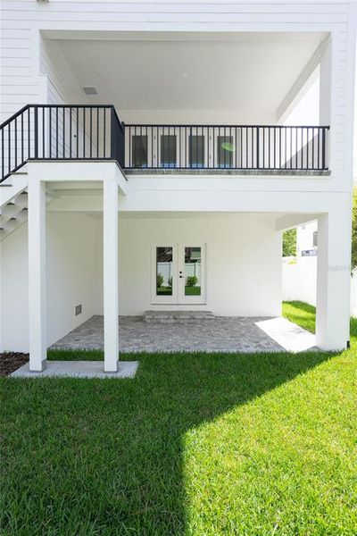 Exterior details and patio area of a home in , St. Petersburg (Image 3).