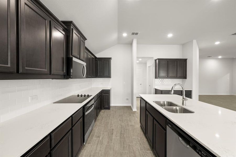 2607 Streamside- Kitchen-3844