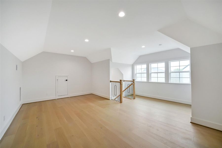 Spacious, unfurnished interior of a new home in Reserve in Memorial, Houston (Image 31). Spacious, unfurnished interior of a new home in Reserve in Memorial, Houston (Image 31).