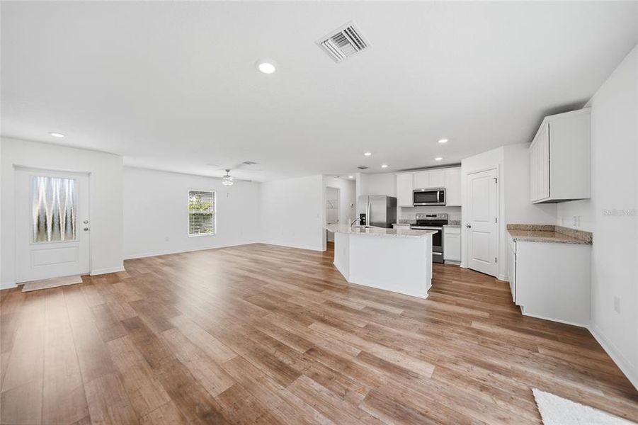 Spacious, unfurnished interior of a new home in , Port Charlotte (Image 36).