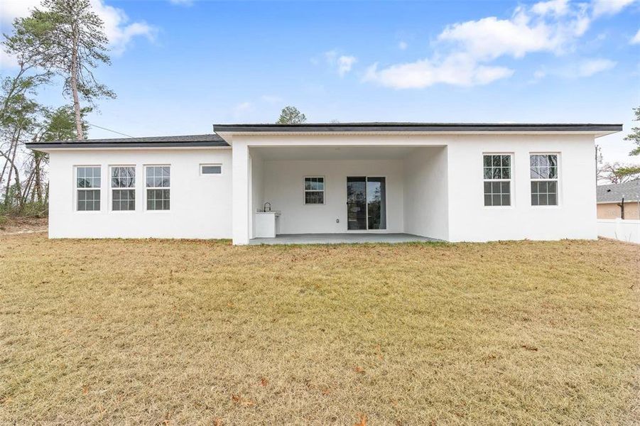 Exterior details and patio area of a home in , Ocala (Image 3).