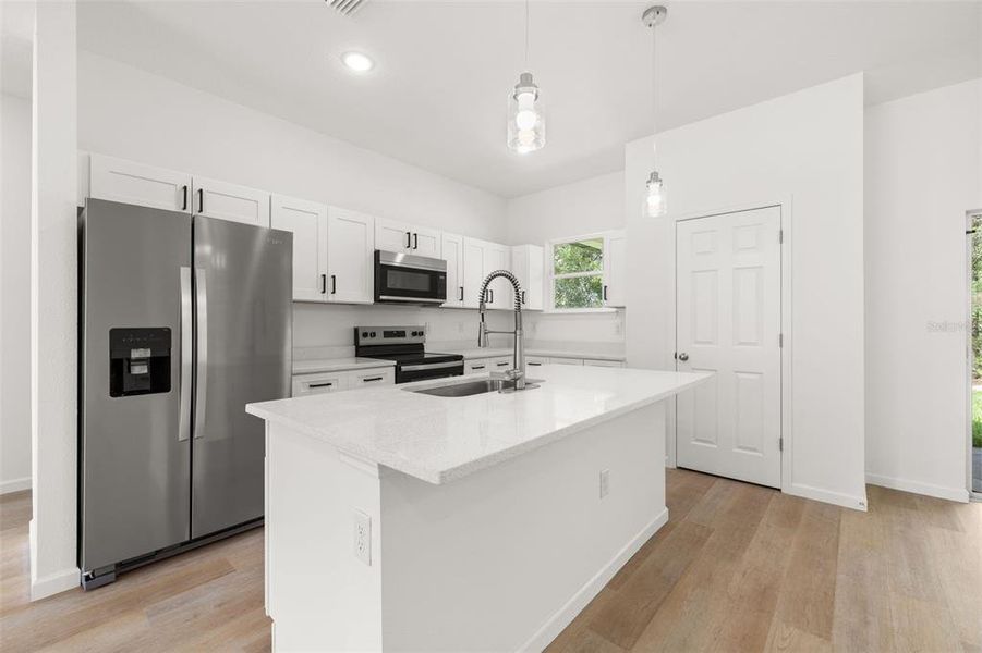 Furnished interior view inside a new home in , Dunnellon (Image 10).