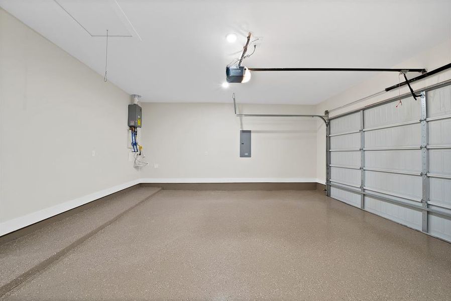 Spacious, unfurnished interior of a new home in , Dallas (Image 31).