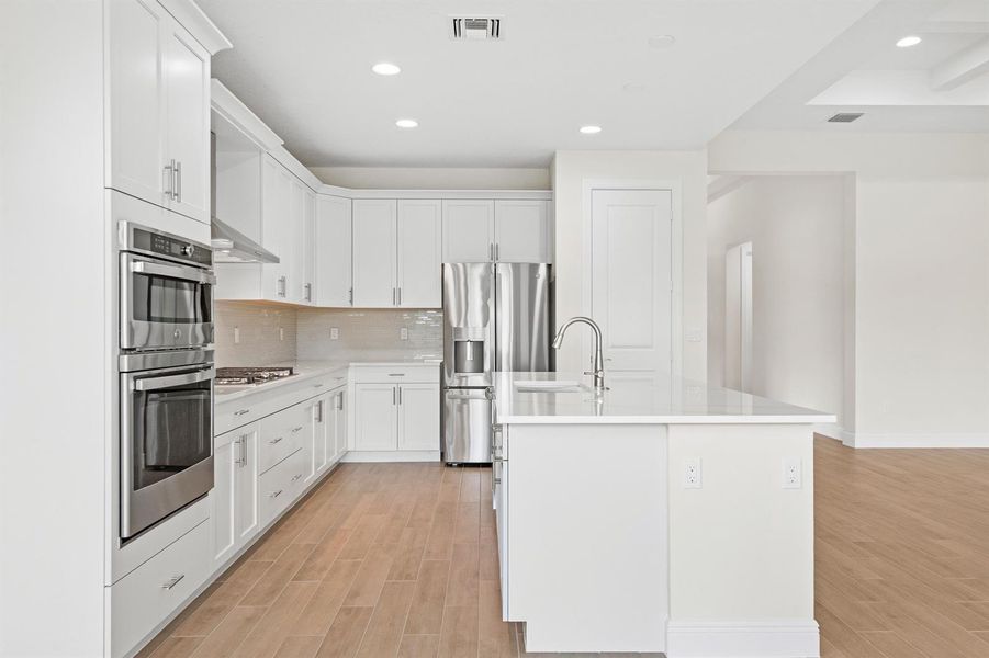 Capistrano Grande_4018 Tower Pointe Wy_L