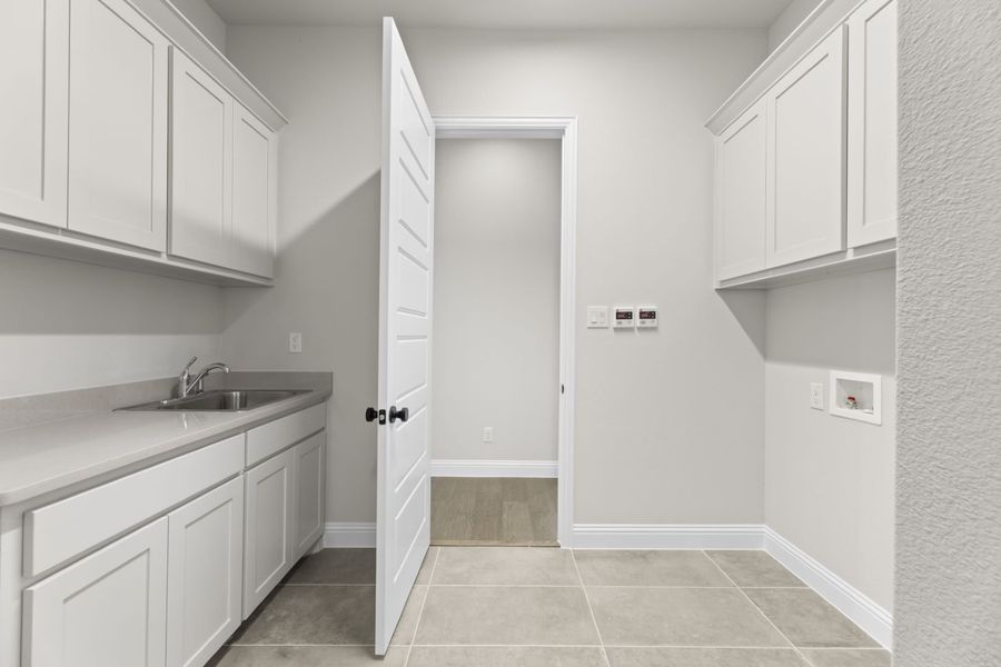 Representative furnished interior of a home built from the Cardiff by Windsor Homes in Nelson Lake Estates, Rockwall (Image 14).