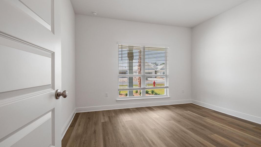 Spacious, unfurnished interior of a new home in Caballeros Estates At Hombre, Panama City Beach (Image 23).