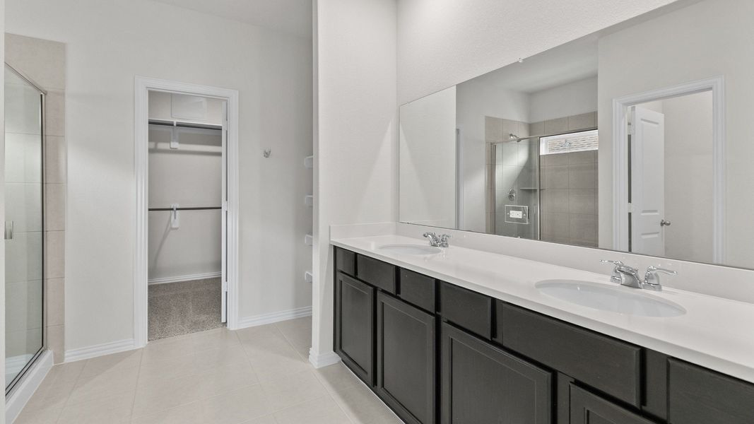 Representative furnished interior of a home built from the Southfork by Brightland Homes in Sunterra, Katy (Image 12).