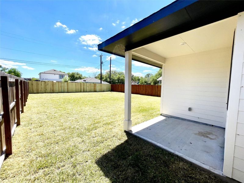 Exterior details and patio area of a home in , Bay City (Image 14).