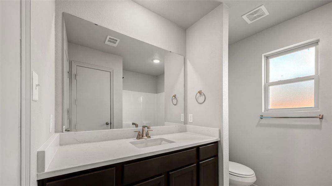 **Photos are sample photos of similar plan. Colors and features might vary** **Photos are sample photos of similar plan. Colors and features might vary**